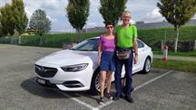 Familie Liechti aus Schliern mit ihrem Opel Insignia